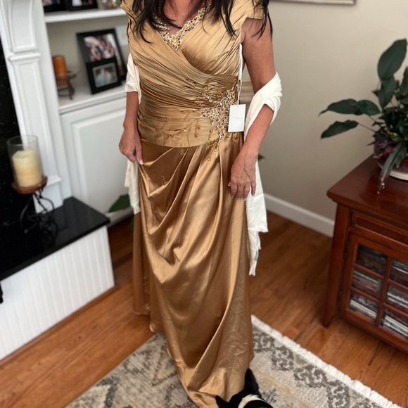 GOLD MOB/MOG EVENING DRESS SZ 14 - Picture 2 of 6